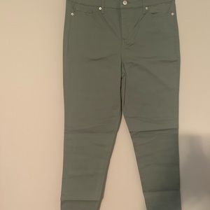 NWT Jessica Simpson Sz 10 skinny ankle jeans in sage green with pockets.
